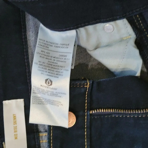 Levi's Signature Gold Size 4L Mid Rise Skinny Jeans Dark  Blue 4L W27 L32 - Picture 5 of 7